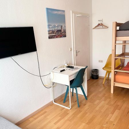 Gemuetliche Privatzimmer Mit Geteiltem Bad, Kueche Und Garten München Ngoại thất bức ảnh