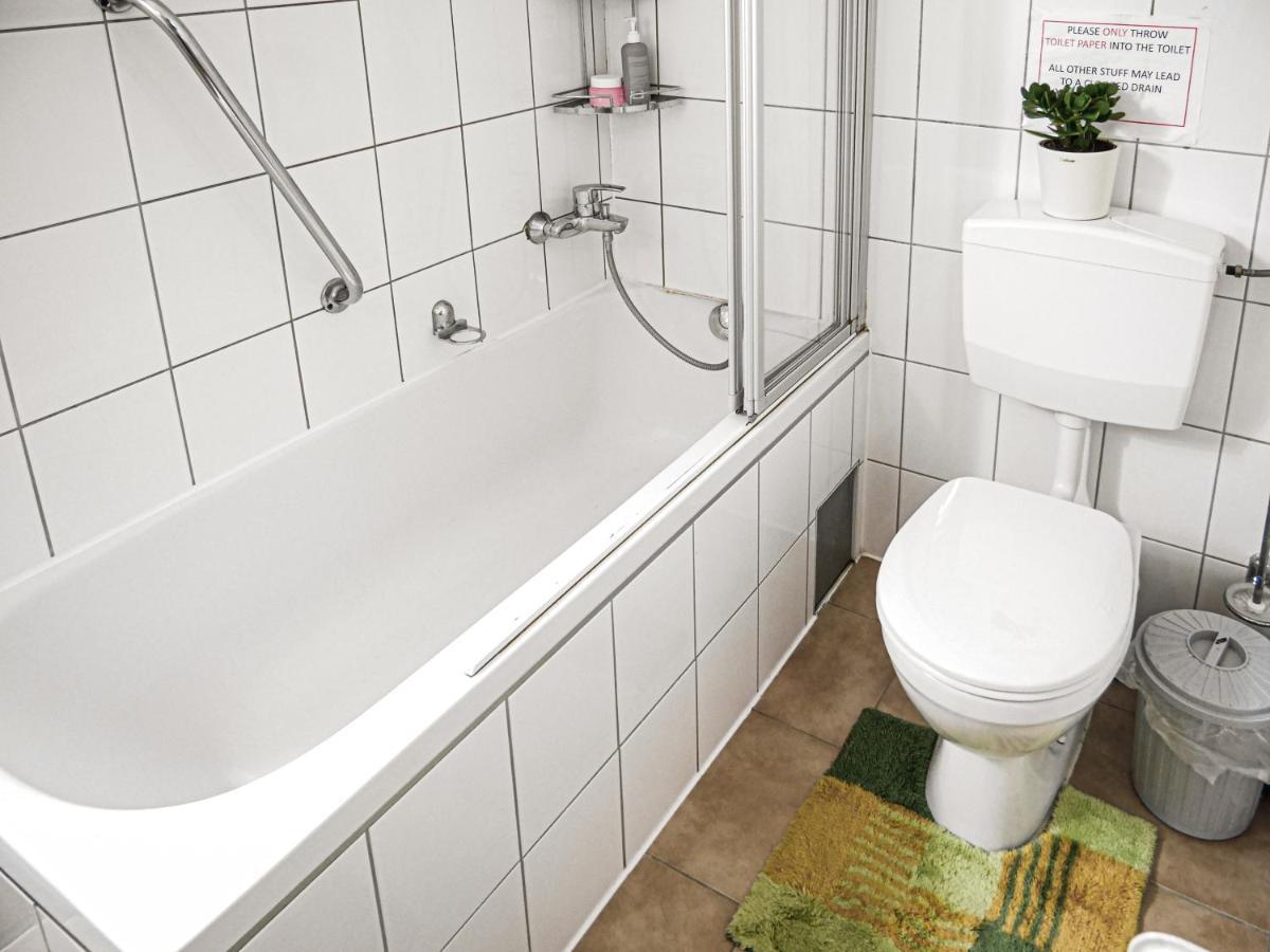 Gemuetliche Privatzimmer Mit Geteiltem Bad, Kueche Und Garten München Ngoại thất bức ảnh