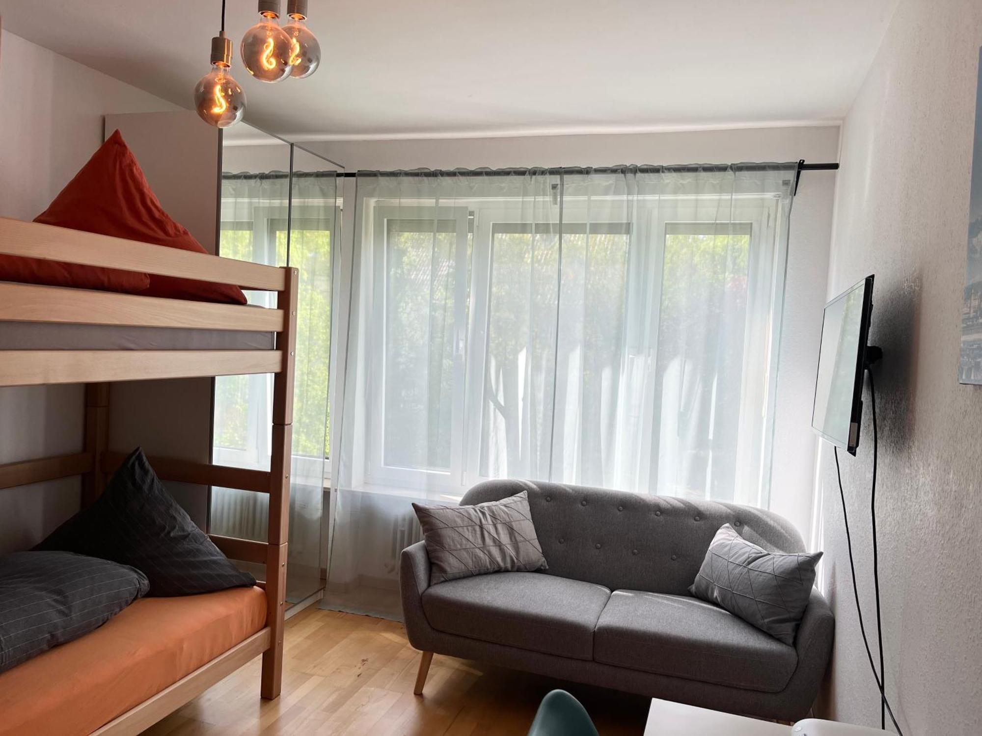 Gemuetliche Privatzimmer Mit Geteiltem Bad, Kueche Und Garten München Ngoại thất bức ảnh